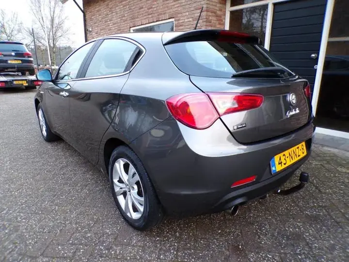 Alfa Romeo Giulietta 2010 photo 3
