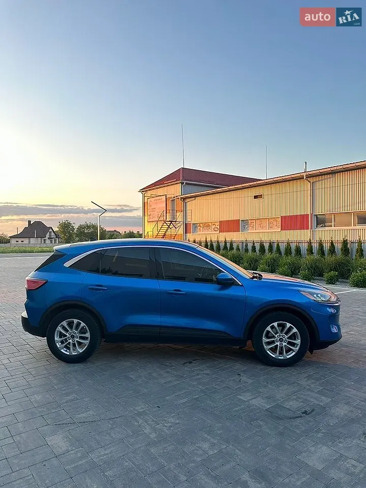 Ford Escape 2021 photo 2