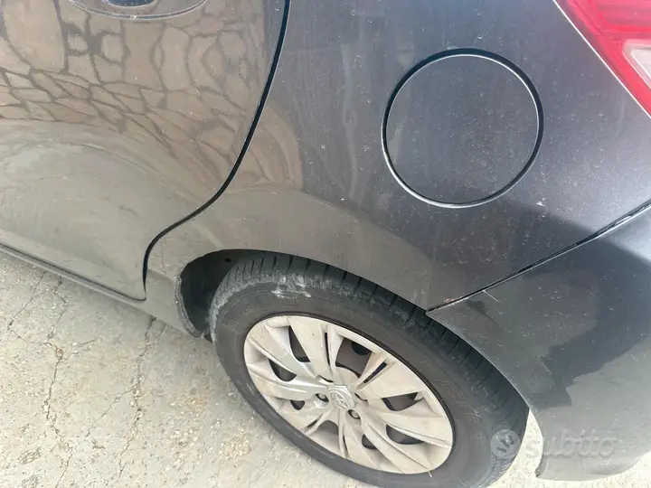 Toyota Yaris 2012 photo 4