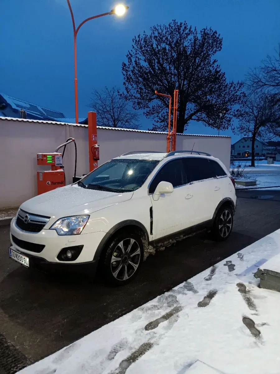 Opel Antara 2012 photo 2