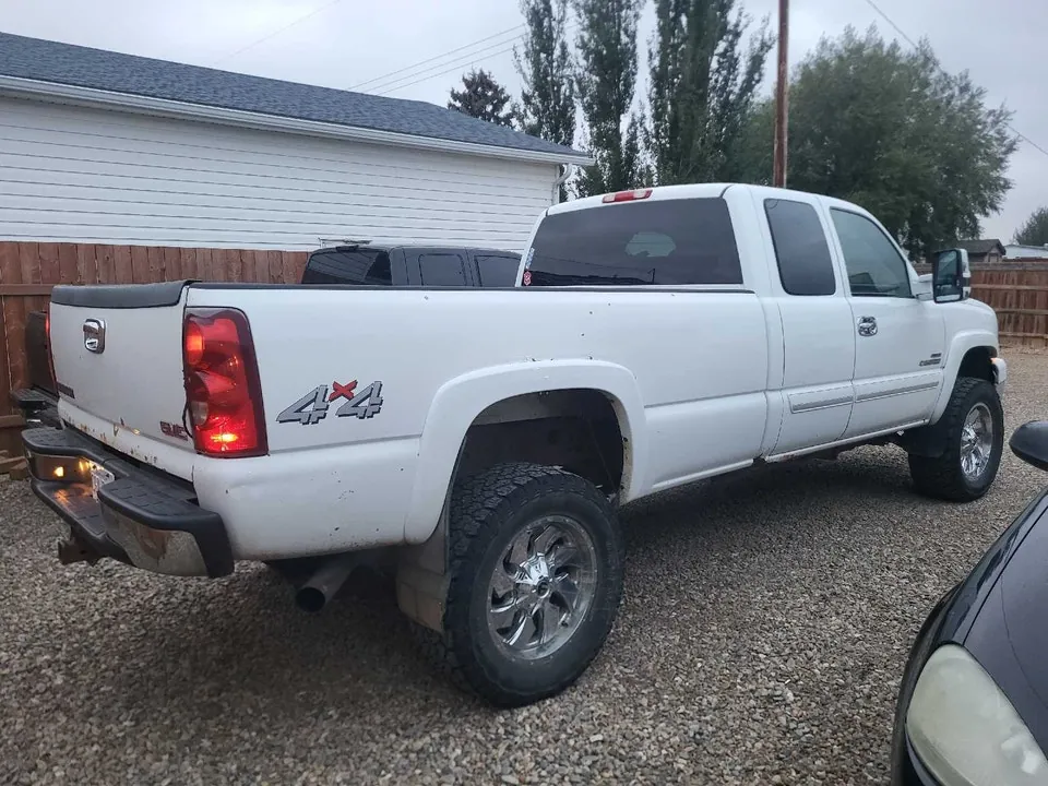 Chevrolet C/K Pickup 2500 2003 photo 2