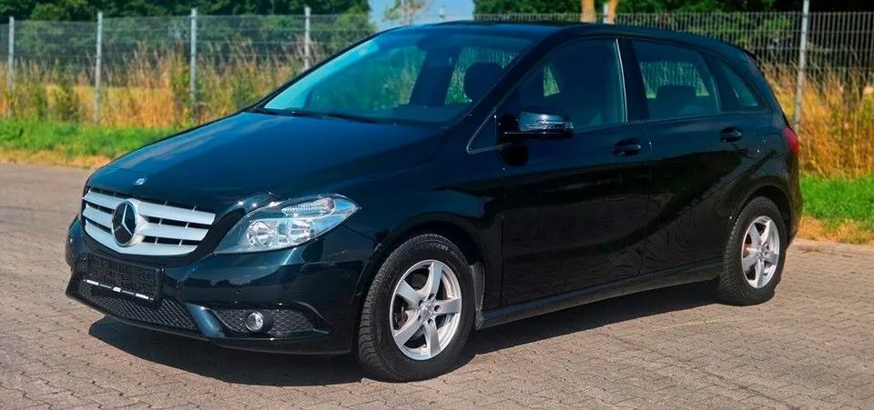 Mercedes-Benz B 180