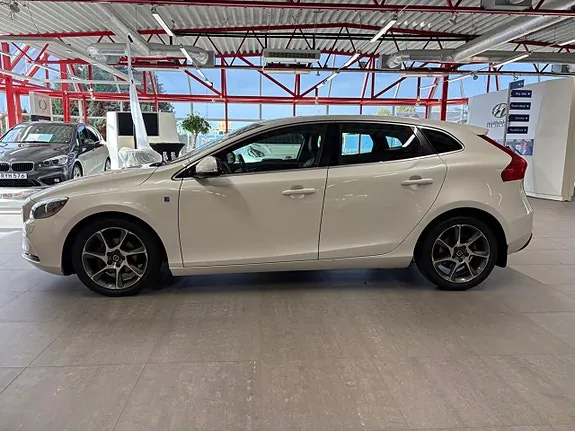 Volvo V40 2015 photo 2