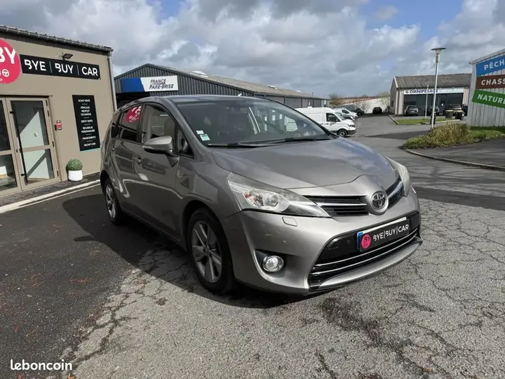 Toyota Verso 2016 photo 2