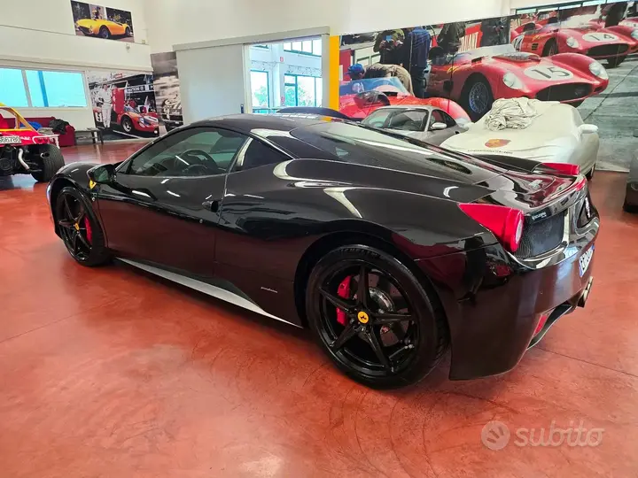 Ferrari 458 Italia 2010 photo 5