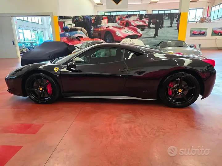 Ferrari 458 Italia 2010 photo 4
