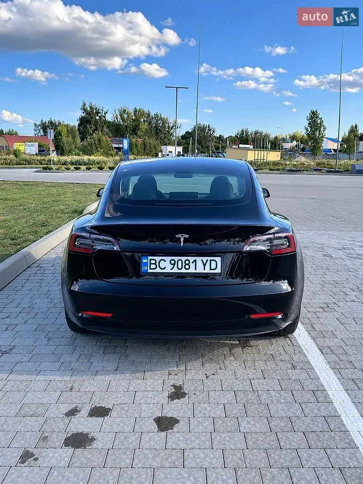 Tesla Model 3 2023 photo 2