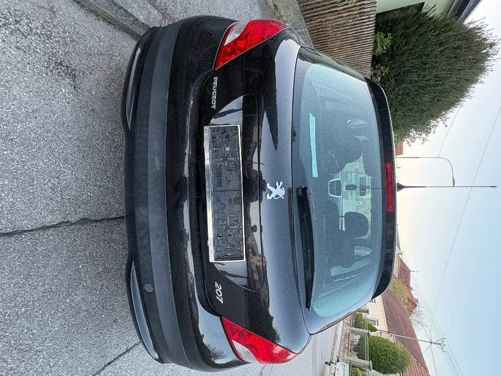 Peugeot 207 2010 photo 2
