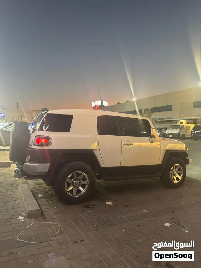 Toyota Fj 2012 photo 2