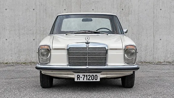 Mercedes-Benz 200 1971 photo 2