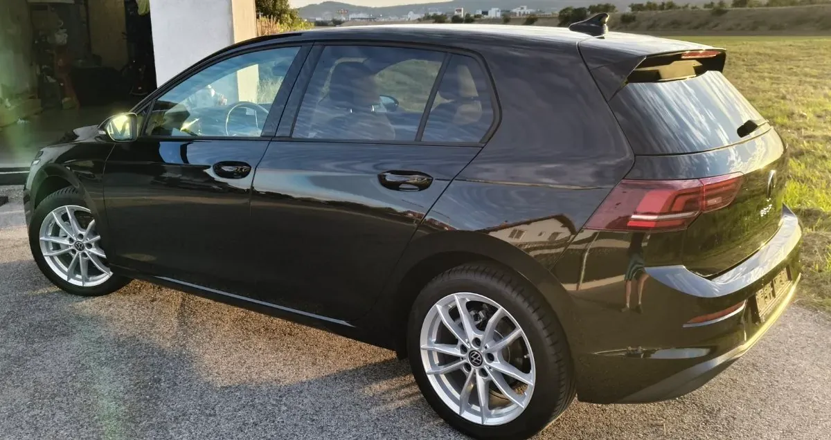 Volkswagen Golf 2024 photo 2