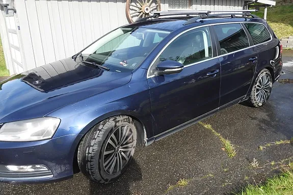 Volkswagen Passat 2012 photo 2