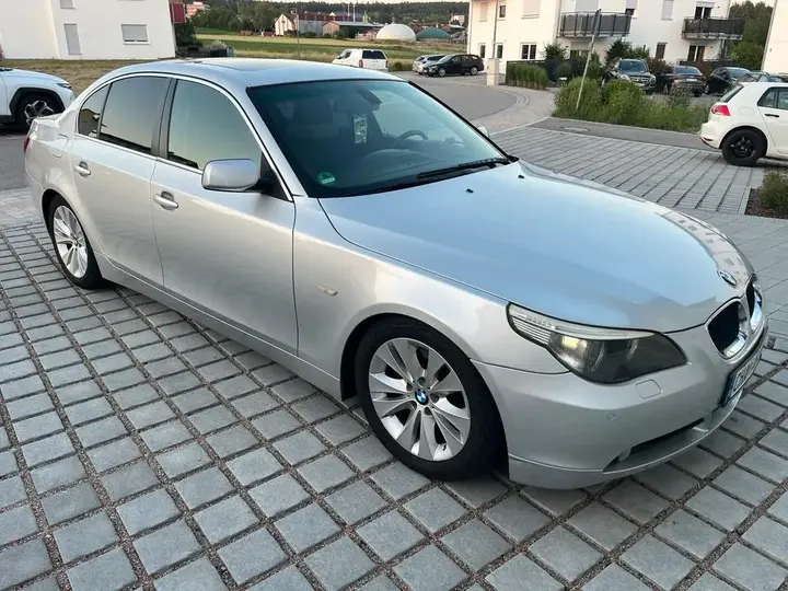 BMW 520I