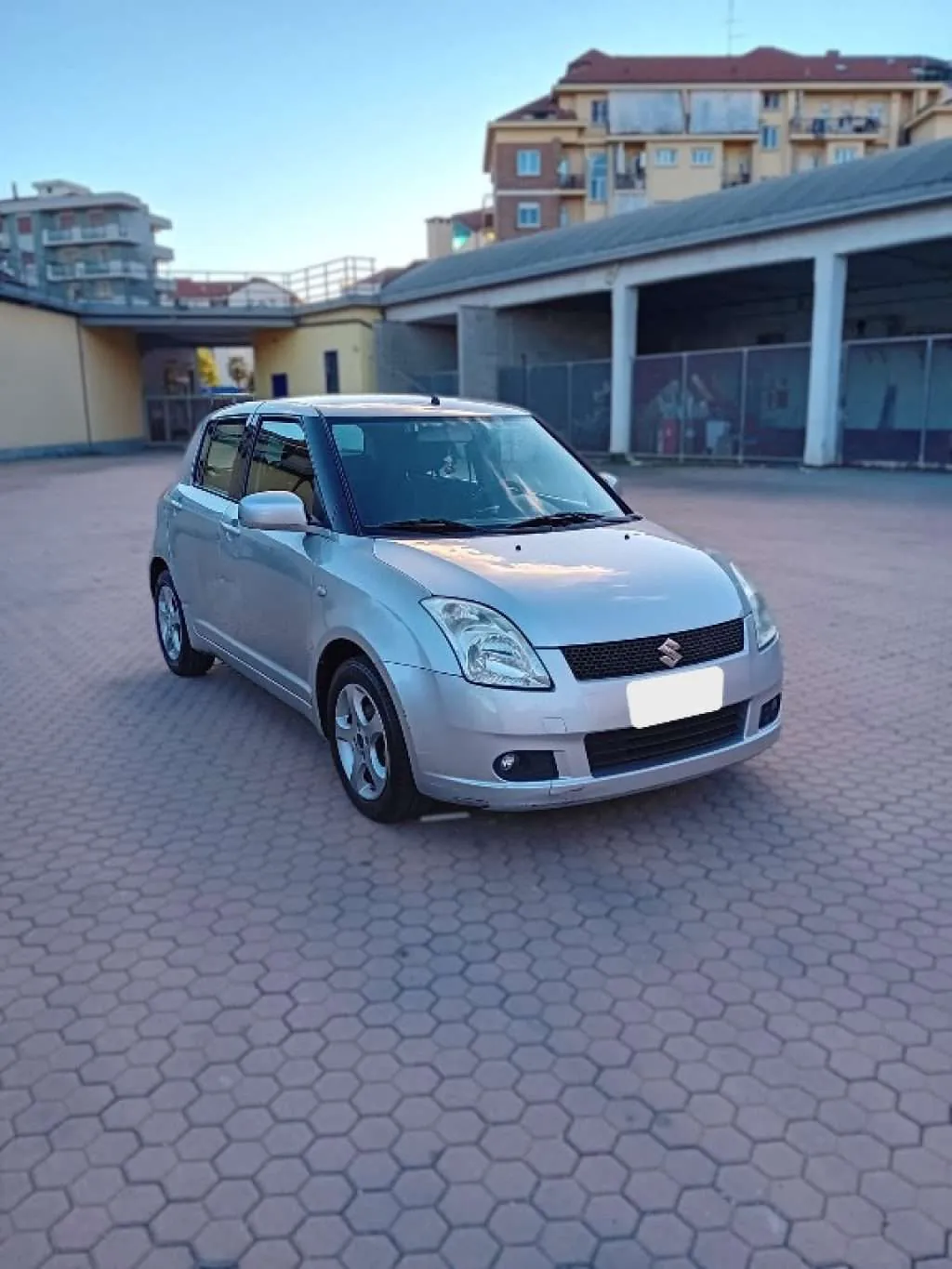 Suzuki Swift 2005 photo 2