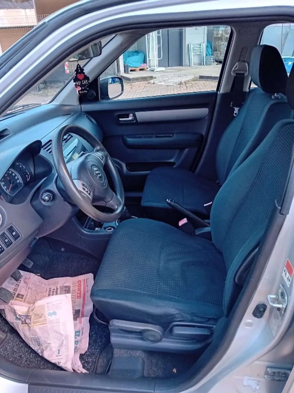 Suzuki Swift 2005 photo 4