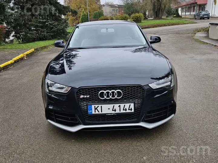 Audi A5 2010 photo 2