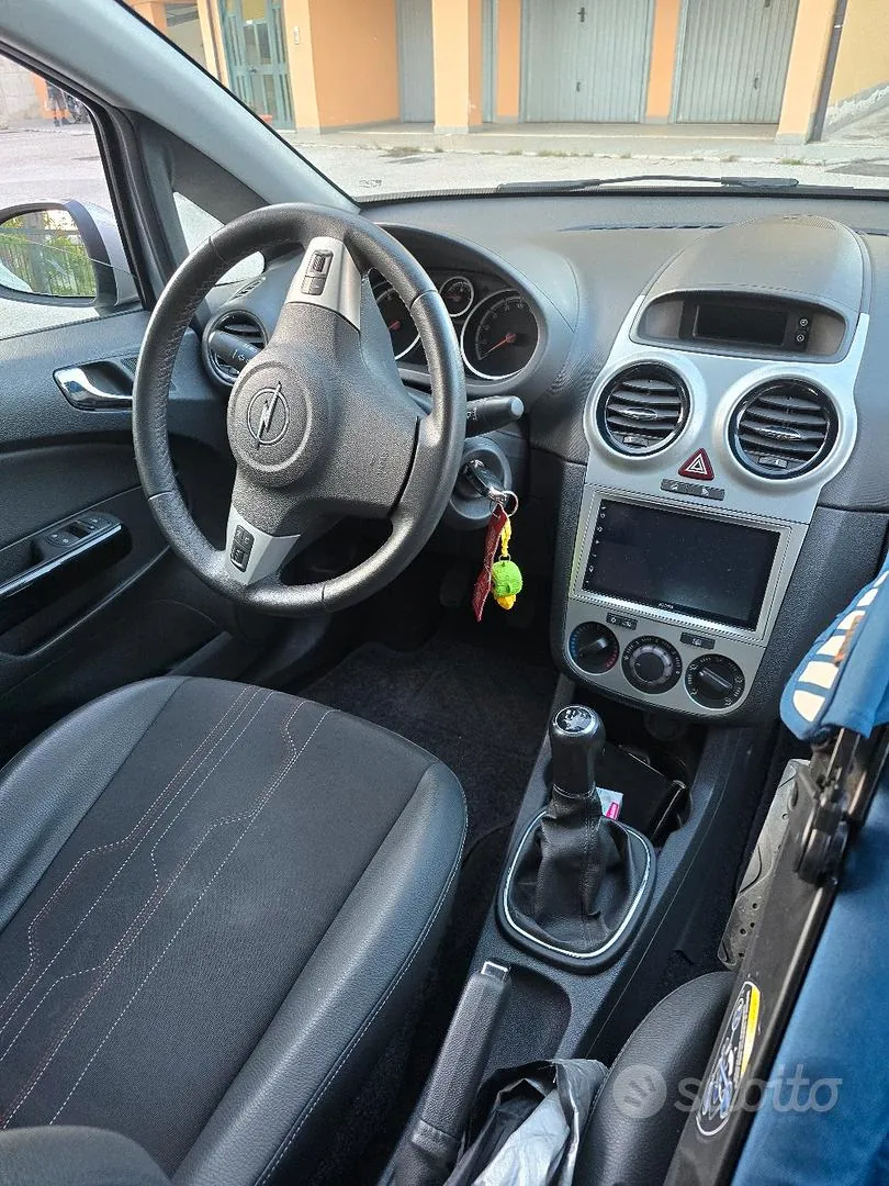 Opel Corsa 2012 photo 2