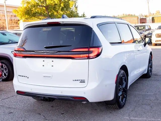 Chrysler Pacifica 2025 photo 5