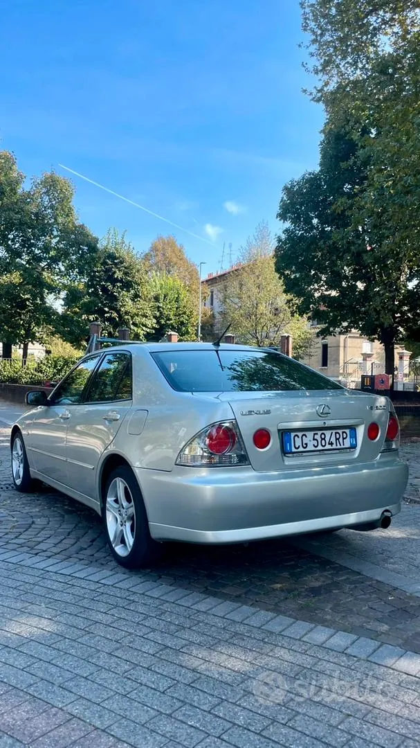 Lexus Is200 2003 photo 3