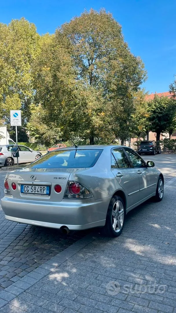 Lexus Is200 2003 photo 2