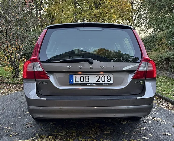 Volvo V70 2011 photo 2