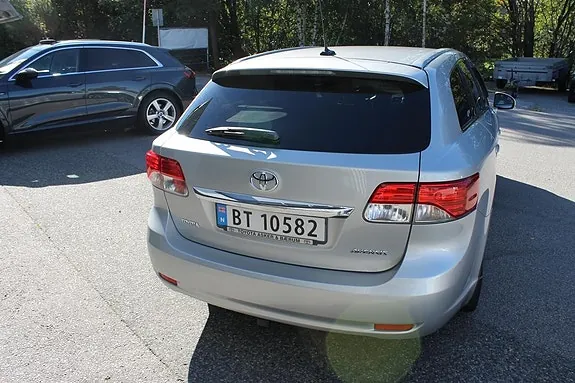 Toyota Avensis 2014 photo 5