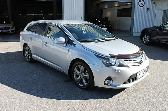 Toyota Avensis 2014 photo 2
