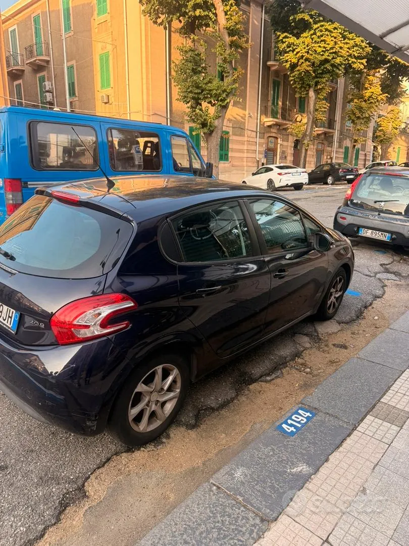 Peugeot 208 2013 photo 3