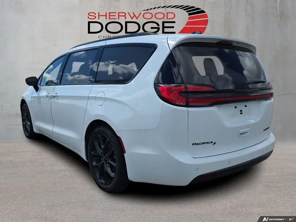 Chrysler Pacifica 2025 photo 2