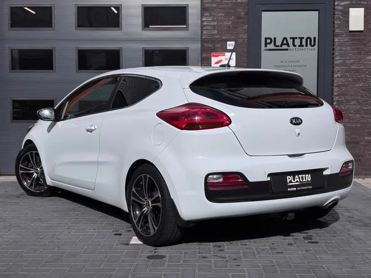 Kia Pro Cee D 2015 photo 2