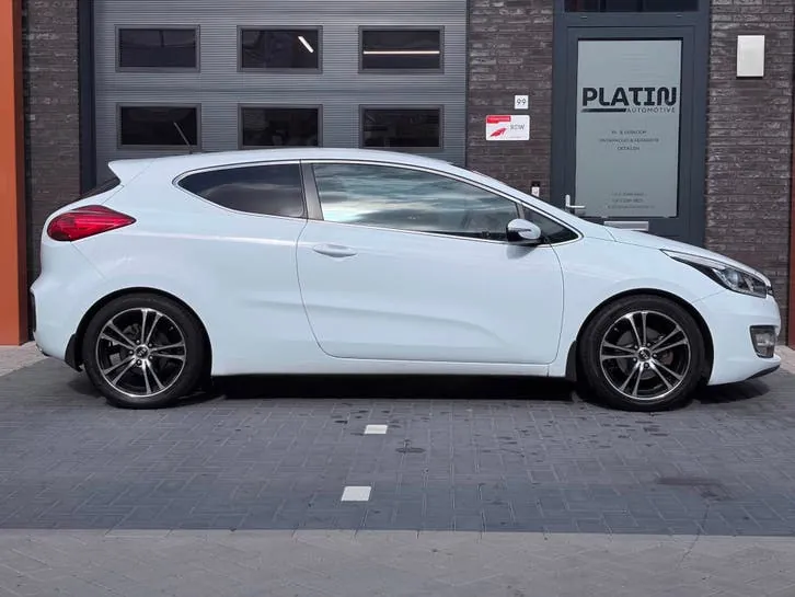 Kia Pro Cee D 2015 photo 3