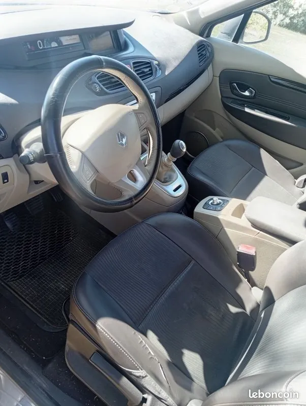Renault Grand Scenic 2011 photo 3