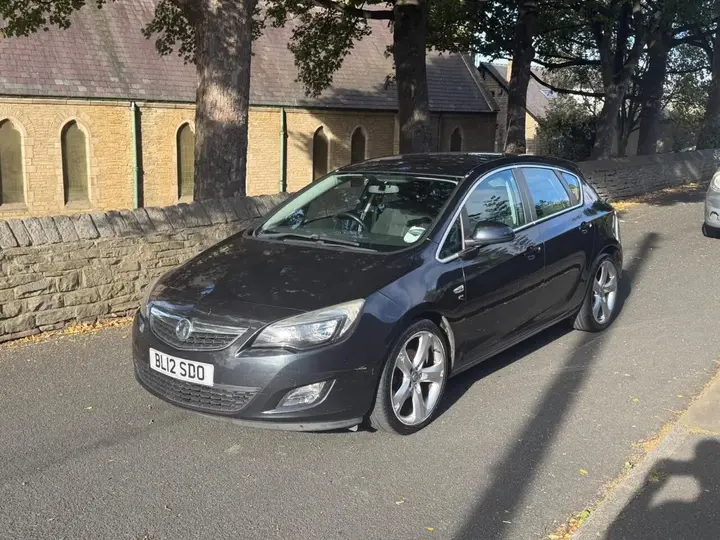 Vauxhall Astra 2012 photo 4