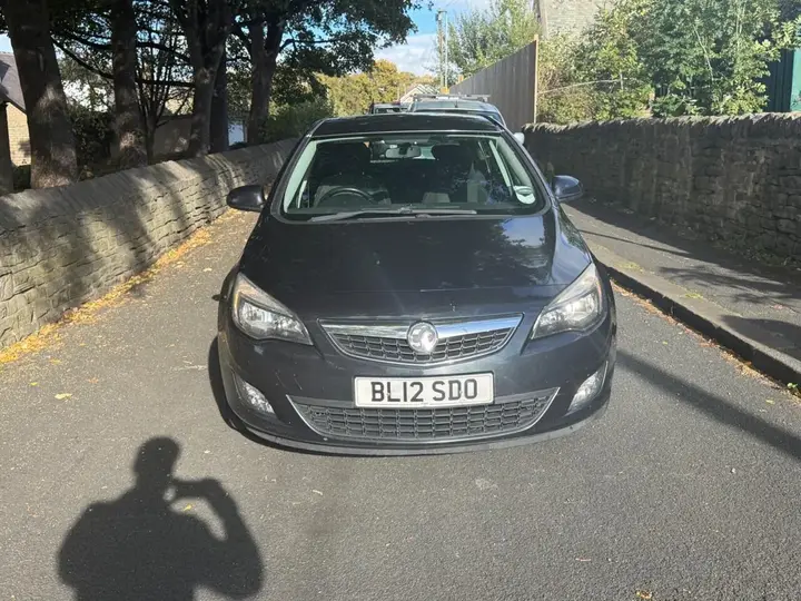 Vauxhall Astra 2012 photo 3