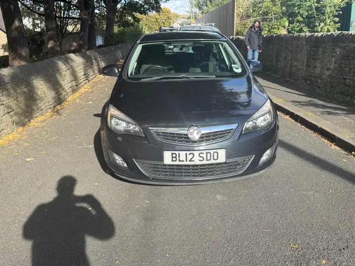 Vauxhall Astra 2012 photo 2