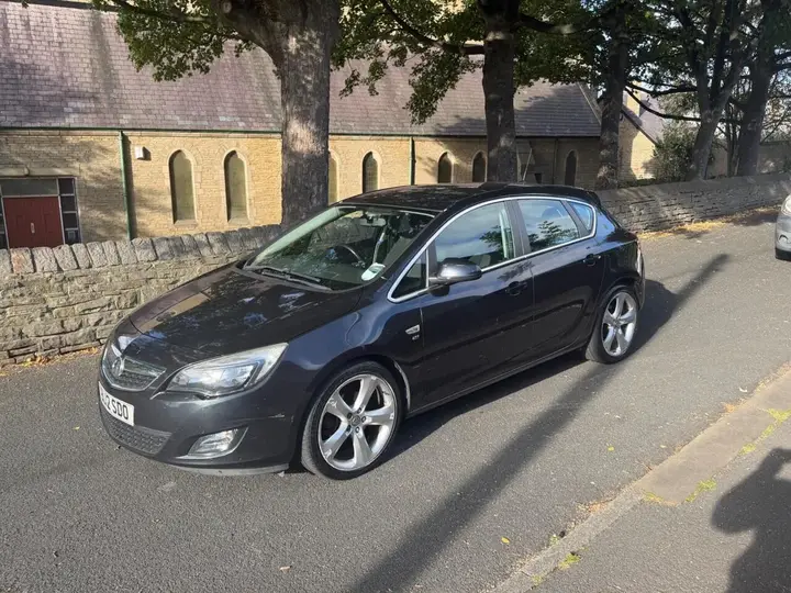 Vauxhall Astra 2012 photo 5