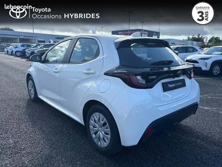 Toyota Yaris 2024 photo 2