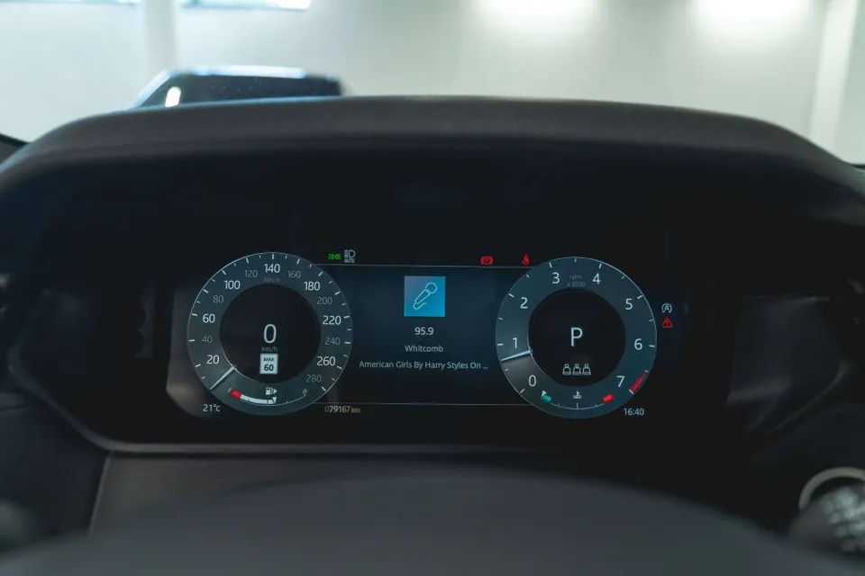 Land Rover Range Rover Velar 2024 photo 4