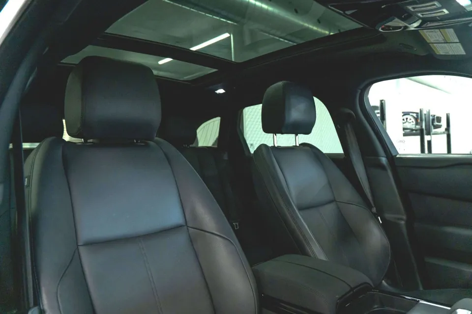 Land Rover Range Rover Velar 2024 photo 3