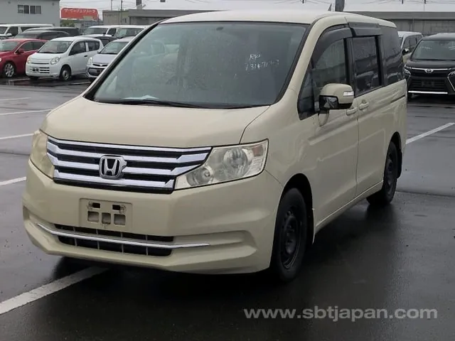 Honda Stepwagon 2013 photo 2