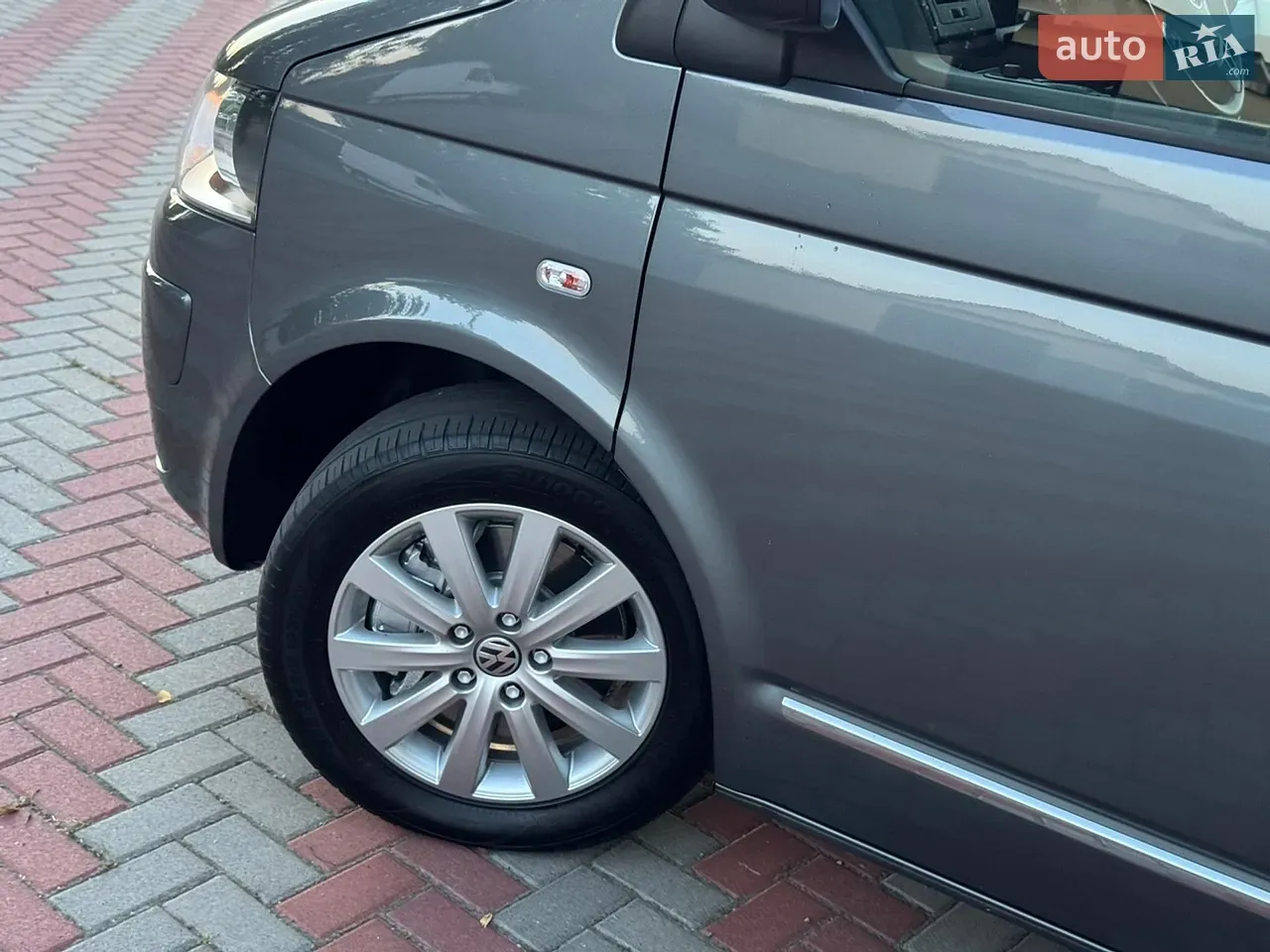 Volkswagen Multivan 2011 photo 5