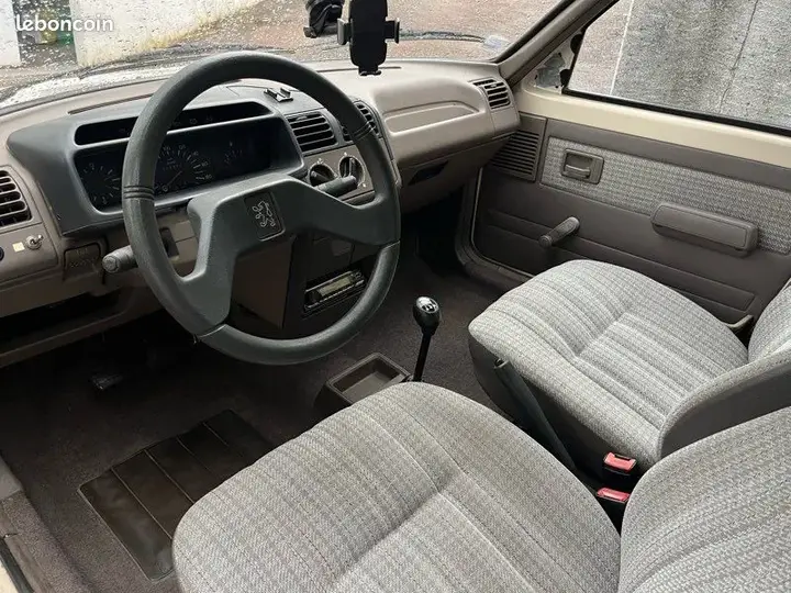 Peugeot 205 1988 photo 3