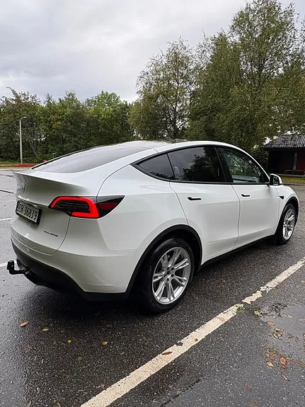 Tesla Model Y 2024 photo 4