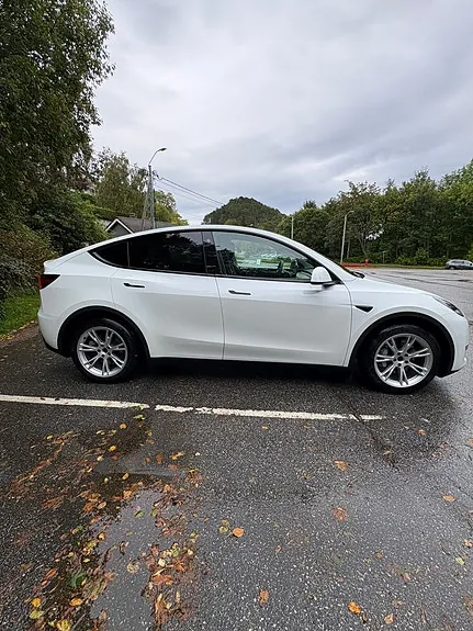 Tesla Model Y 2024 photo 3