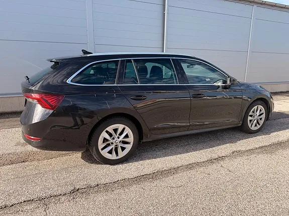 Skoda Octavia 2022 photo 3