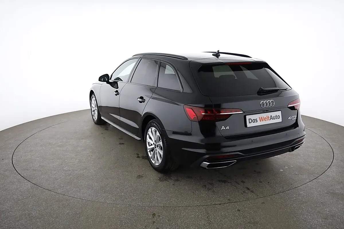 Audi A4 2022 photo 2