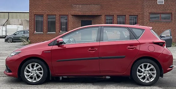 Toyota Auris 2016 photo 2
