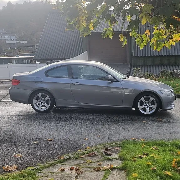BMW 320D 2010 photo 4