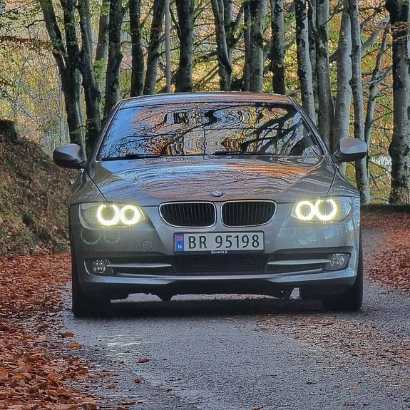 BMW 320D 2010 photo 3