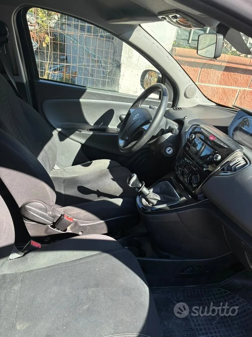 Lancia Ypsilon 2015 photo 3